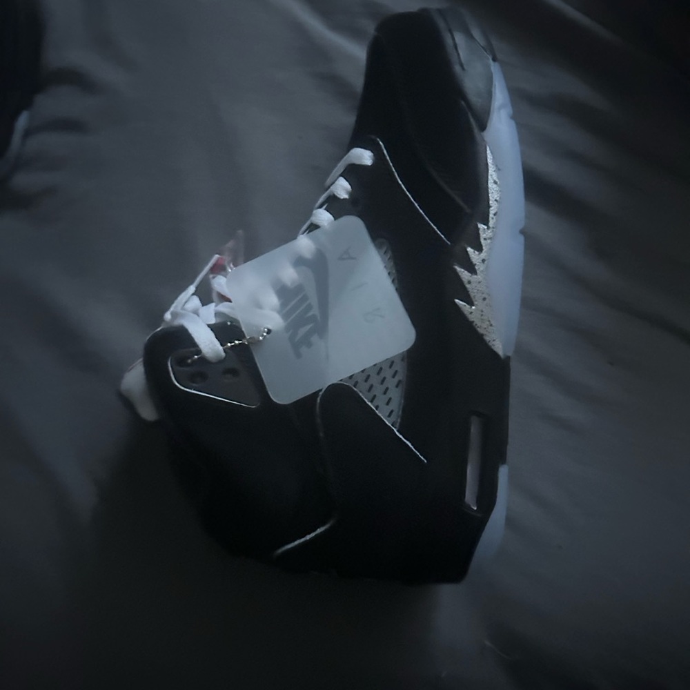 Jordan Men's Black and White Sneakers